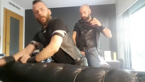 Kinky Leder-Duo bei rohem Bareback-Spaß