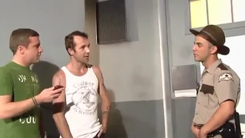 La scène de bain brûlante de Chad Hunt