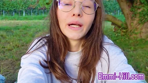 Emmi2003 montre son petit trésor en pleine nature