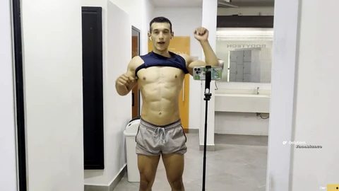 Jhonbianco displays his sexy muscles in a self-worship fantasy massage