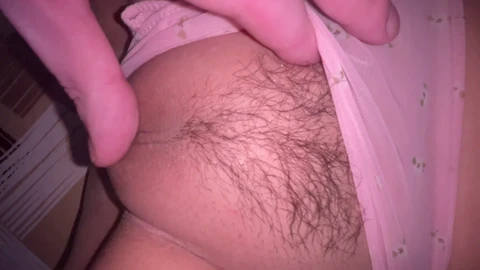 Une vraie MILF amateur reçoit un léchage de clitoris intense menant à l'orgasme