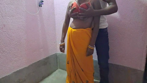 La petite amie infidèle d'un village indien devient folle avec son ex petit ami dans la chambre