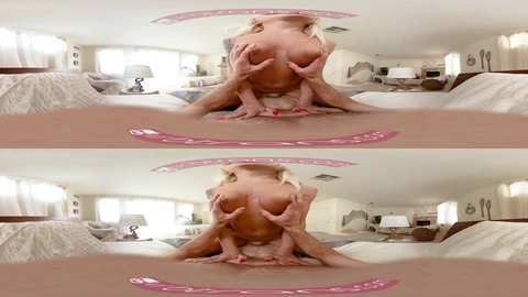 La belle-mère kinky Aubrey Kate prend une grosse bite dans son cul dans cette scène VR TS